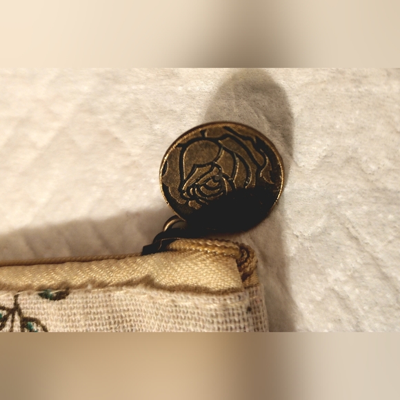 NWT Aritaum linen fern leaf and cream makeup pouch - Picture 3 of 5